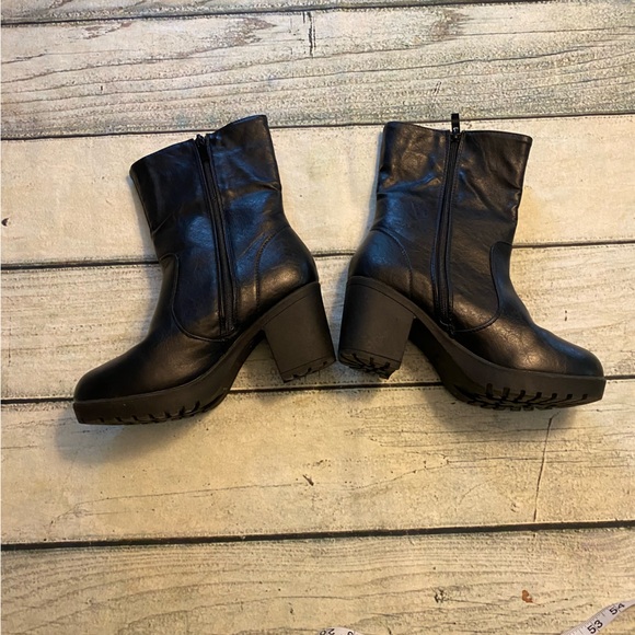 Forever Amazon black chunky platform booties boots. 7.5 - Picture 1 of 12